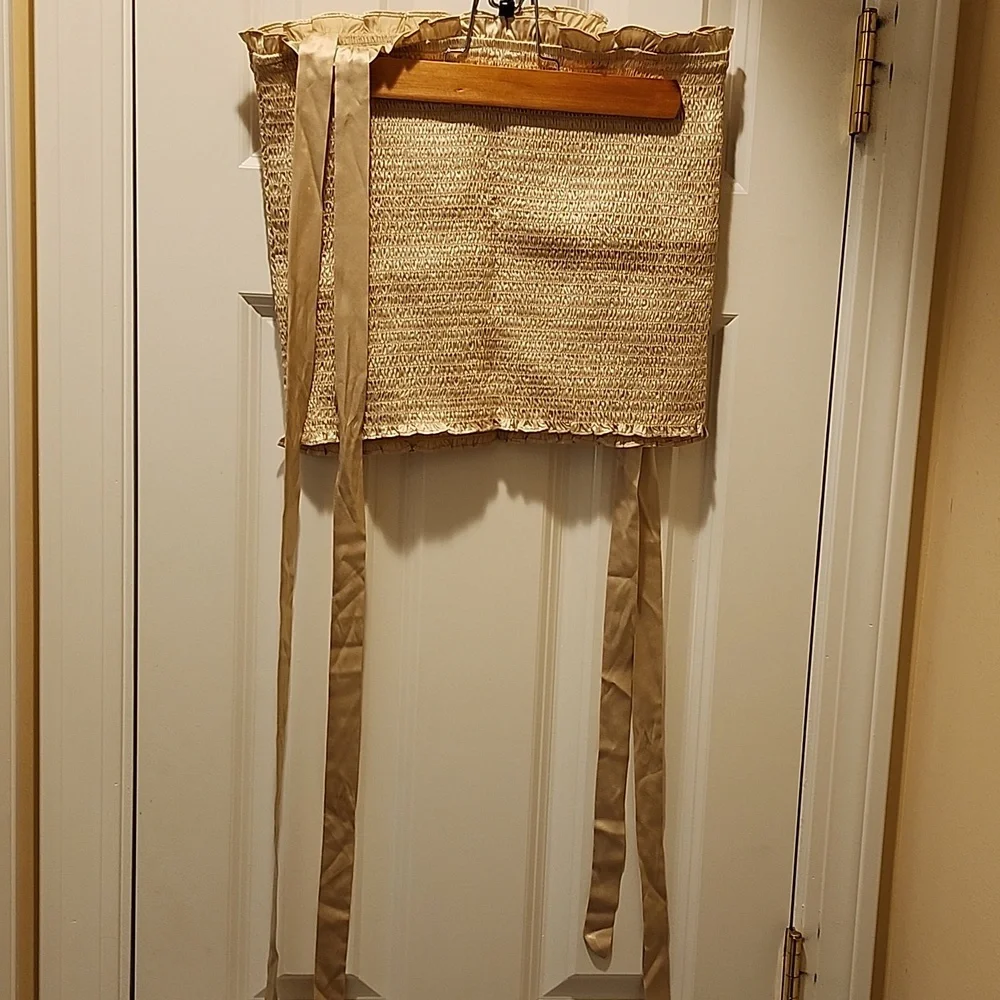 NWOT Reformation Pina Top in Almond Gold 100% Silk Size M - Picture 4 of 4